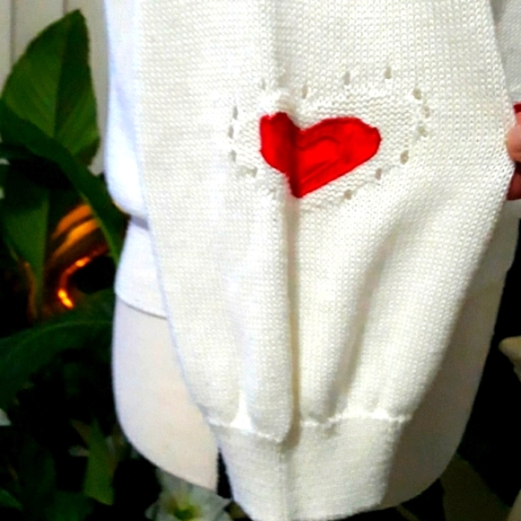 Cream/Red Heart Sweater M - Picture 6 of 7
